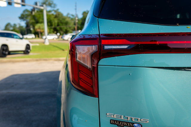 Used 2024 Kia Seltos SX w/ SX Sunroof Package AWD/4WD image 16