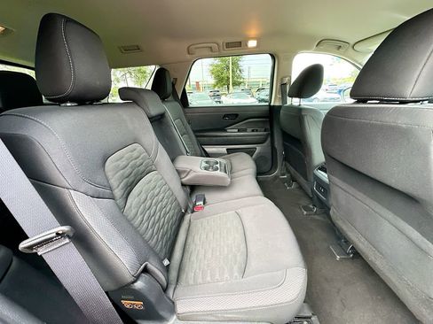 Used 2025 Nissan Pathfinder SV image 25