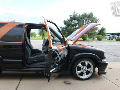 Used 2001 Chevrolet Blazer Xtreme w/ Preferred Equipment Group RWD image 10