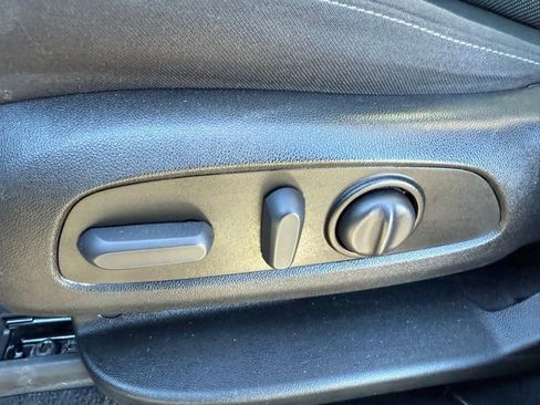 Used 2023 Chevrolet Traverse LT image 12