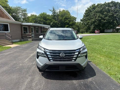 Used 2024 Nissan Rogue SV FWD image 7