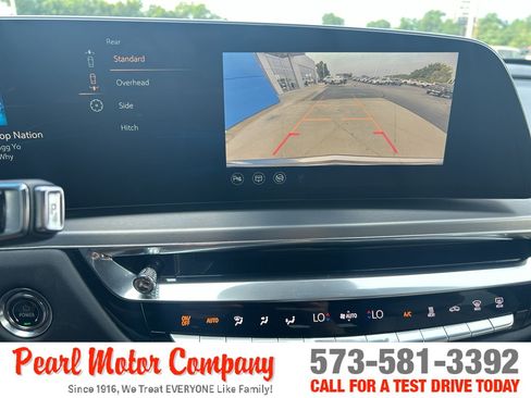 Used 2024 Cadillac Lyriq Luxury w/ Nappa Leather Package AWD/4WD image 18