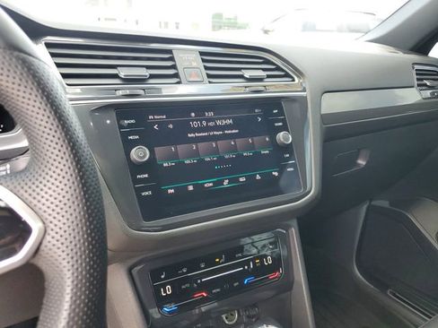 Used 2024 Volkswagen Tiguan SE R-Line image 27