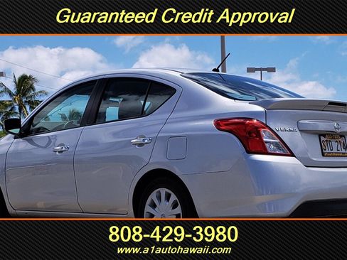 Used 2018 Nissan Versa SV FWD image 3