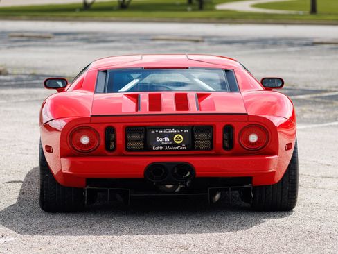 Used 2005 Ford GT RWD image 13