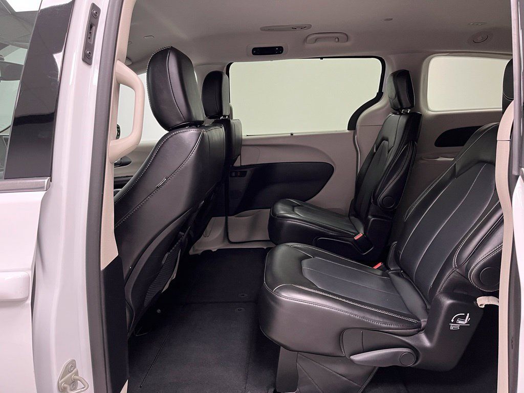 Used 2024 Chrysler Pacifica Touring-L FWD image 45