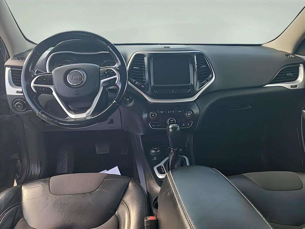 Used 2018 Jeep Cherokee Latitude Plus AWD/4WD image 10
