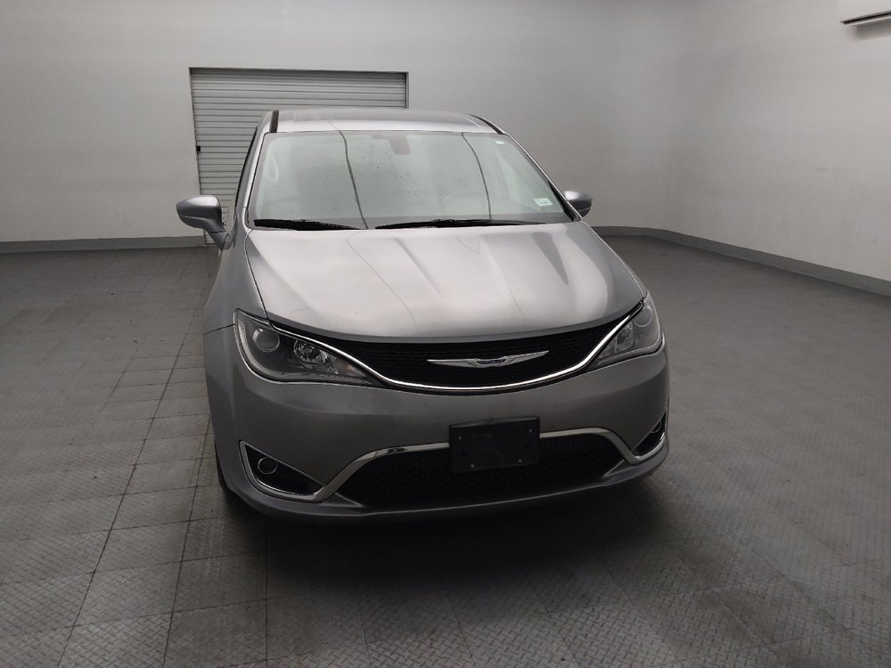 Used 2020 Chrysler Pacifica Touring FWD image 14