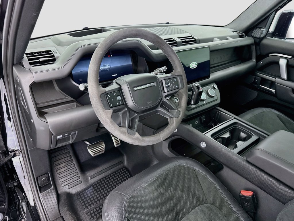 Used 2024 Land Rover Defender 90 V8 AWD/4WD image 4