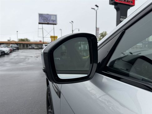 Used 2017 Jaguar F-PACE S image 15