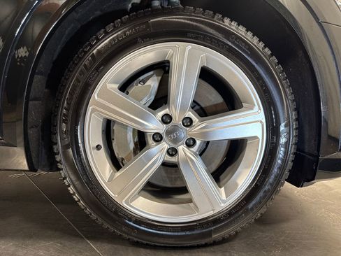 Used 2019 Audi e-tron Premium Plus image 14