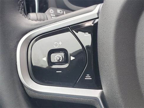 Used 2025 Volvo V60 B5 Cross Country Plus image 19