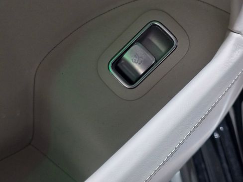 Used 2025 Mercedes-Benz Maybach GLS 600 4MATIC image 38