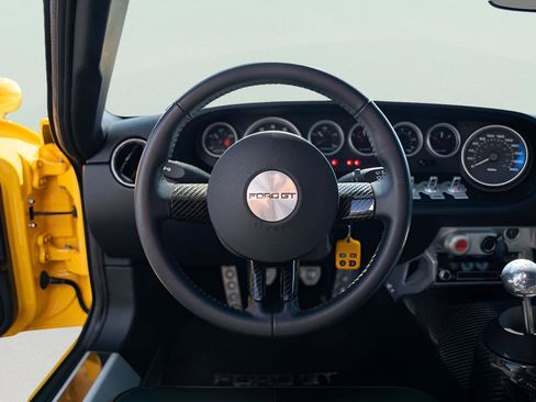Used 2006 Ford GT RWD image 28