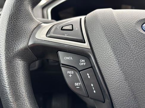 Used 2019 Ford Fusion SE image 19