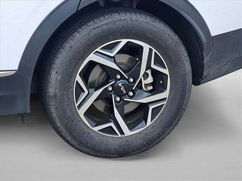 Used 2025 Kia Sportage LX image 16
