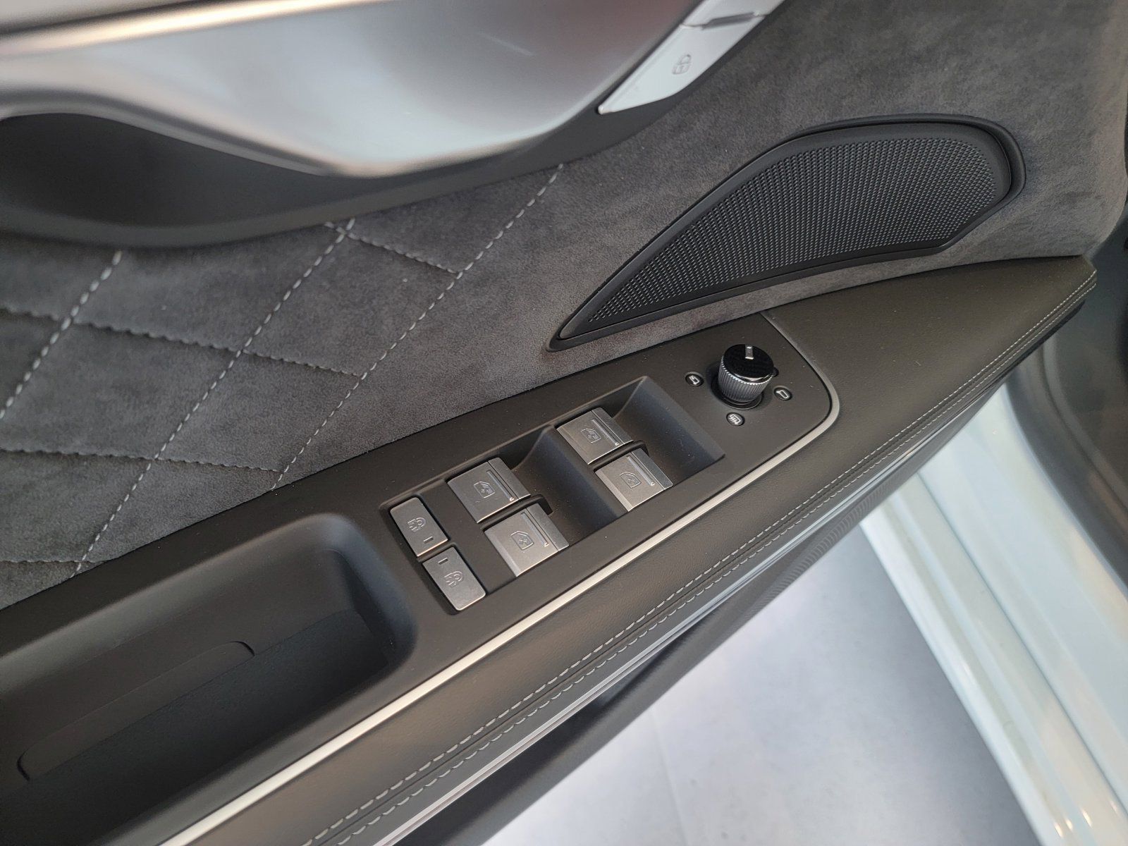 New 2027 Audi S8 AWD/4WD image 9