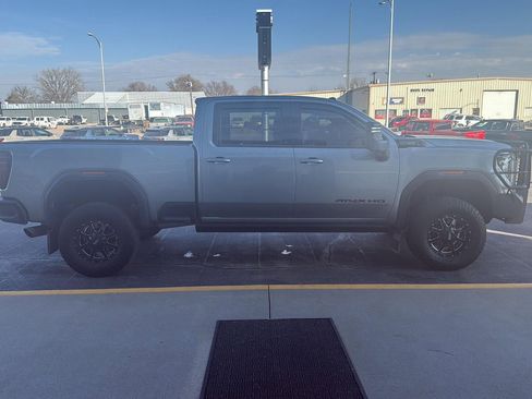 Used 2024 GMC Sierra 2500 AT4X image 9