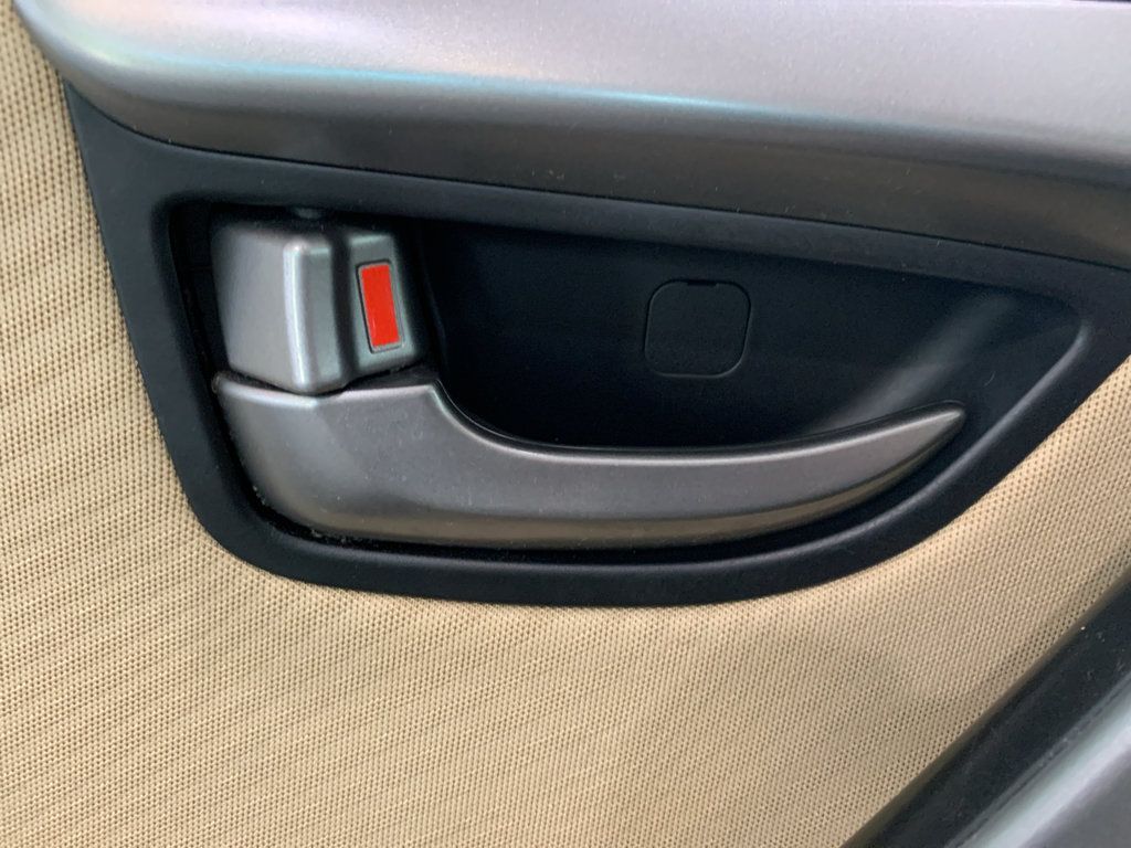 Used 2013 Hyundai Elantra GLS w/ Preferred Pkg FWD image 22