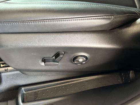 Used 2025 Chrysler Pacifica Select FWD image 20