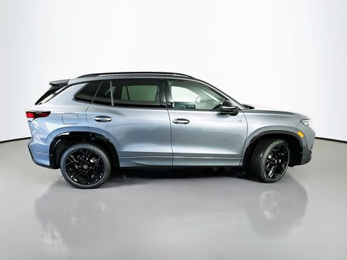 Used 2026 Volkswagen Tiguan SE R-Line AWD/4WD image 8