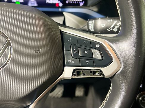 Used 2024 Volkswagen Taos SE image 19