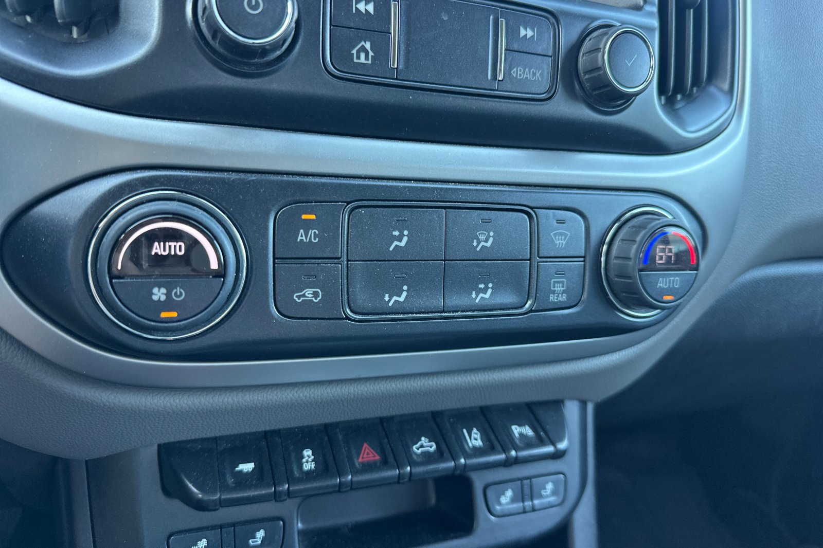 Used 2019 Chevrolet Colorado LT w/ Redline Special Edition AWD/4WD image 26