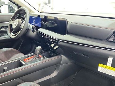 Used 2025 Nissan Kicks SR AWD/4WD image 23