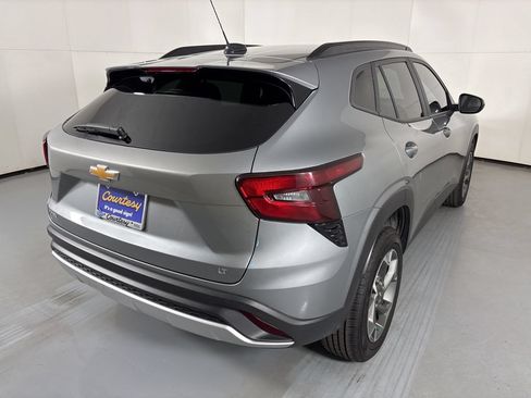 Used 2024 Chevrolet Trax LT FWD image 8