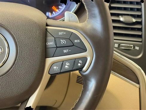 Used 2016 Jeep Grand Cherokee Overland w/ Advanced Technology Group AWD/4WD image 27