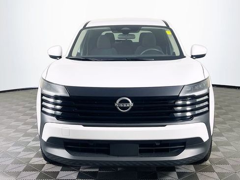 Used 2025 Nissan Kicks SV FWD image 3