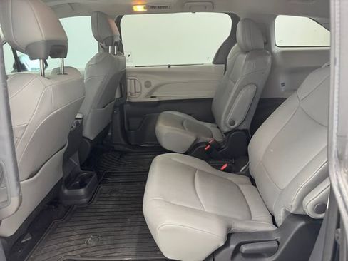 Used 2024 Toyota Sienna XLE w/ XLE Plus Package FWD image 21