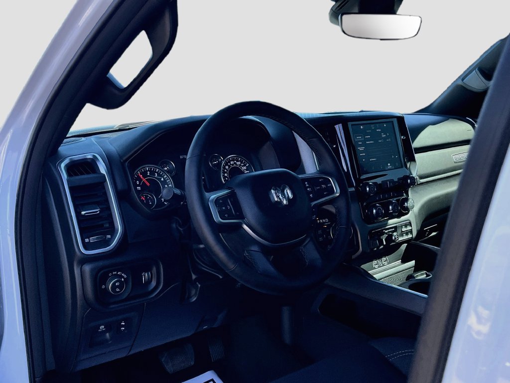 Used 2025 RAM 1500 4x4 Crew Cab image 9