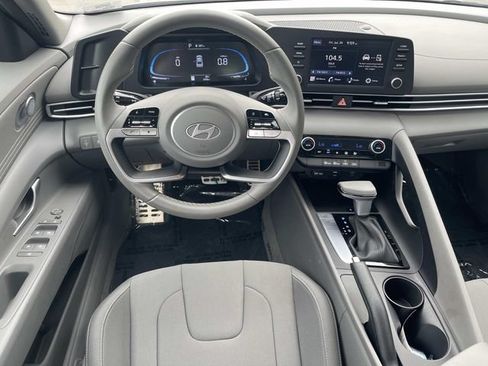 Used 2025 Hyundai Elantra Sport FWD image 13