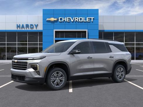 New 2026 Chevrolet Traverse LT w/ Enhanced Driving Package FWD image 2