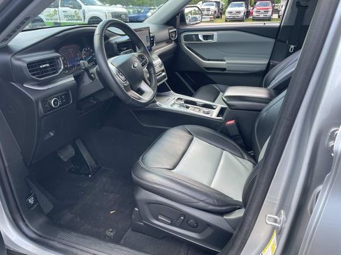 Used 2023 Ford Explorer XLT w/ Equipment Group 202A AWD/4WD image 17