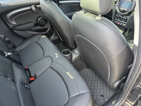 Used 2023 MINI Cooper 4-Door Hardtop image 29