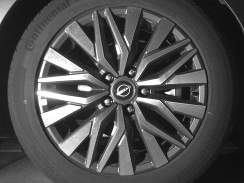 Used 2025 Nissan Altima 2.5 SV FWD image 13