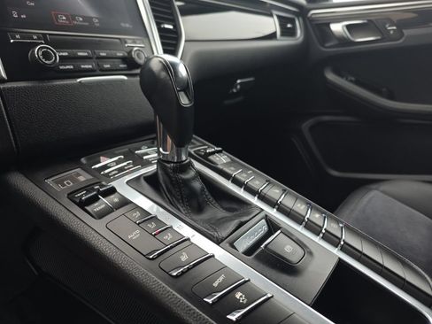Used 2018 Porsche Macan AWD/4WD image 19