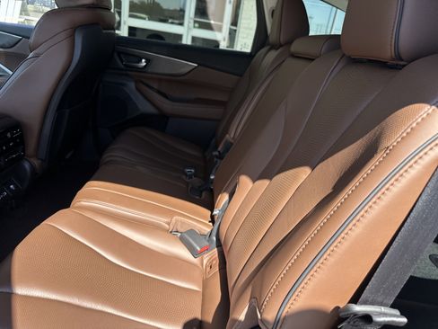 Used 2023 Acura MDX SH-AWD w/ Advance Package image 12