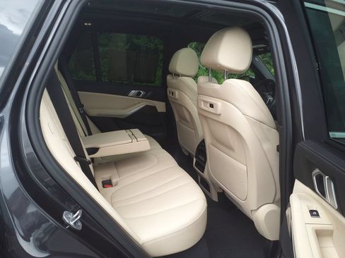 Used 2022 BMW X5 xDrive40i w/ Executive Package AWD/4WD image 12