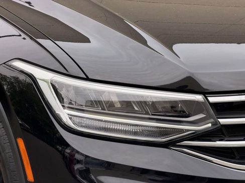 Certified 2024 Volkswagen Tiguan SE AWD/4WD image 9