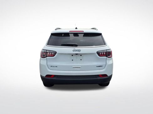 Used 2024 Jeep Compass Latitude AWD/4WD image 6