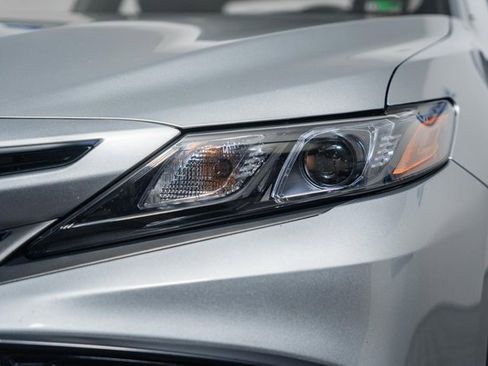 Used 2024 Toyota Camry SE image 13