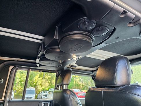 Used 2020 Jeep Gladiator Overland image 27