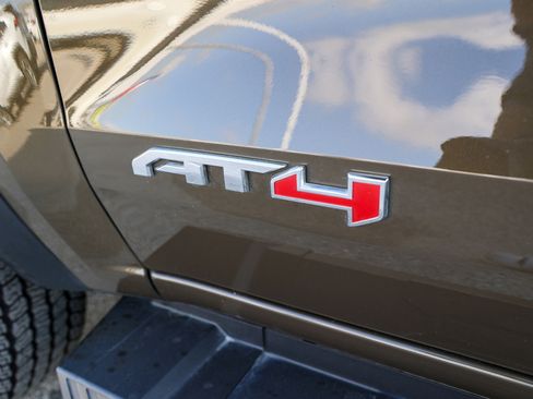 Used 2025 GMC Canyon AT4 w/ AT4 Premium Package AWD/4WD image 15