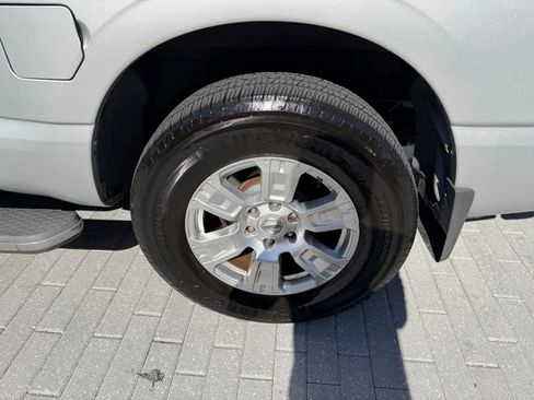 Used 2017 Nissan Titan SV image 10