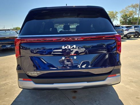 New 2026 Kia Carnival image 7