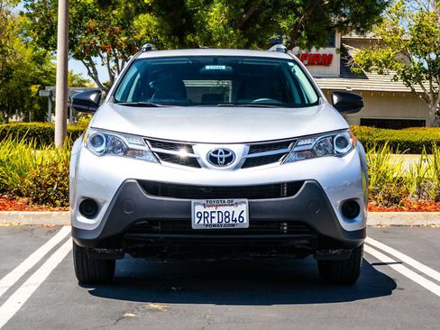 Used 2015 Toyota RAV4 LE FWD image 2