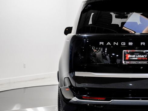Used 2024 Land Rover Range Rover Long Wheelbase Autobiography AWD/4WD image 40
